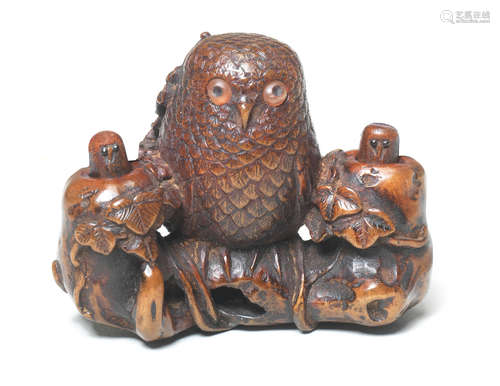 A wood netsuke of an owl and young By Kano Tomokazu, Gifu, circa 1840