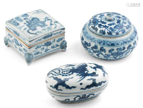 Three blue and white boxes and covers Ming Dynasty