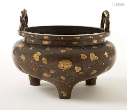 A fine gold-splashed bronze tripod incense burner, liding Xuande six-character mark, 18th/19th century