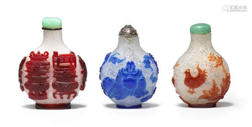 Three overlay glass snuff bottles 18th/19th century