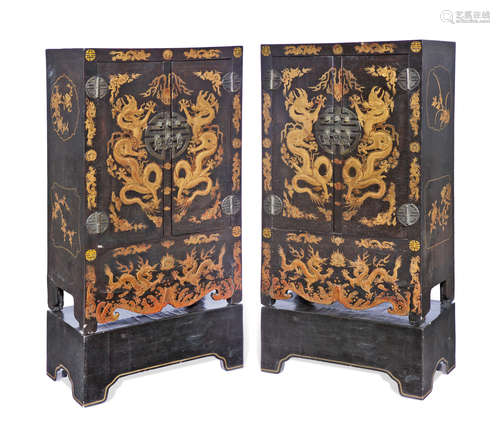 A pair of gilt-lacquered 'dragon' cabinets 18th/19th century