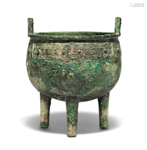 A rare archaic bronze inscribed ritual food vessel, ding Late Shang/Early Western Zhou Dynasty