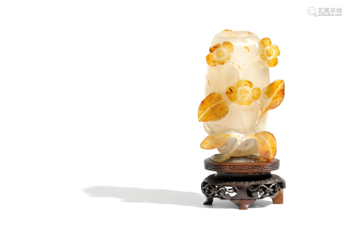 A SMALL AGATE VASE WITH RELIEF FLORAL DECORA…