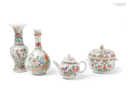 AN ASSORTED LOT OF FAMILLE ROSE PORCELAINS, …