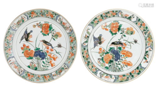 A PAIR OF FAMILLE VERTE PORCELAIN BIRD AND …