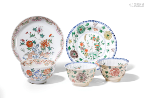 A FAMILLE ROSE PORCELAIN CUP AND SAUCE…