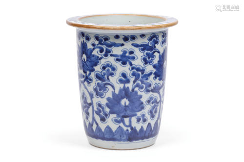 A BLUE AND WHITE PORCELAIN LOTUS JARDINIER…