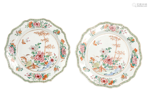 A NICE PAIR OF FAMILLE ROSE PORCELAIN LOBED SOUP