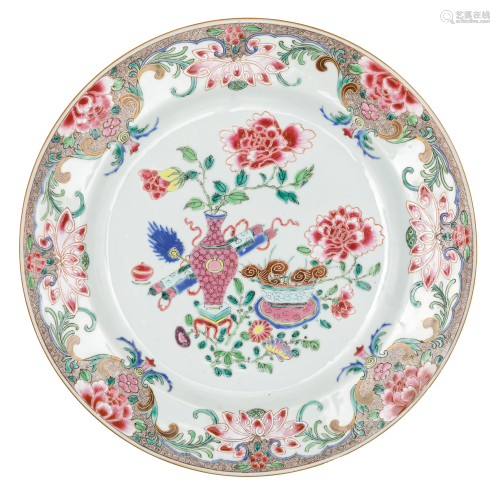 A LARGE PAIR OF FAMILLE ROSE PORCELAIN M…