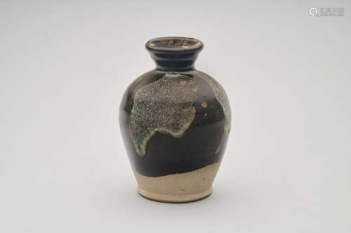 A shanxi black-glaze vase with splashed design  Tang dynasty