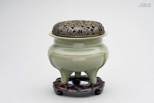 A longquan-style celadon glazed tripod censer