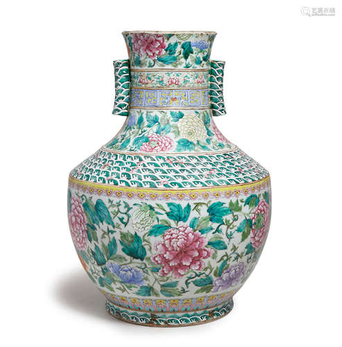 A large famille rose vase  Late Qing/Republic Period