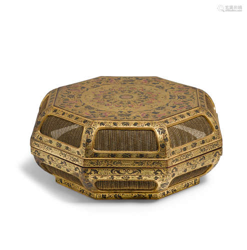 A giltwood octagonal covered box   Late Qing/Republic Period