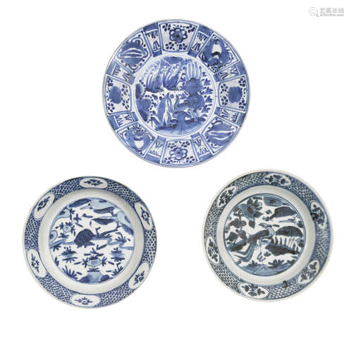 A group of three blue and white porcelain dishes  Late Ming dynasty