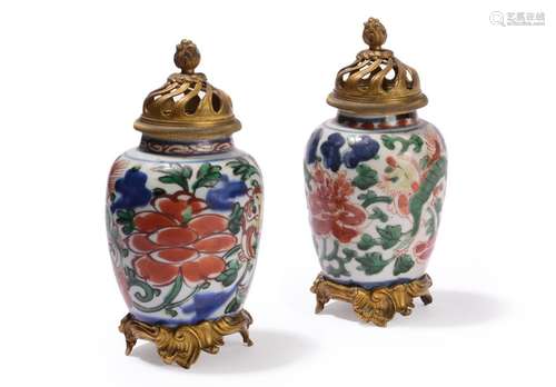 PAIR OF SMALL WUCAI PORCELAIN VASES China, Transit…