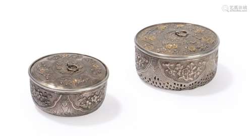 TWO SMALL COVERED BOXES IN PARTIALLY GOLDEN SILVER…