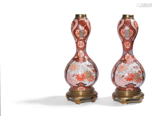 PAIR OF KUTANI PORCELAIN VASKS Japan, circa 1900 1…