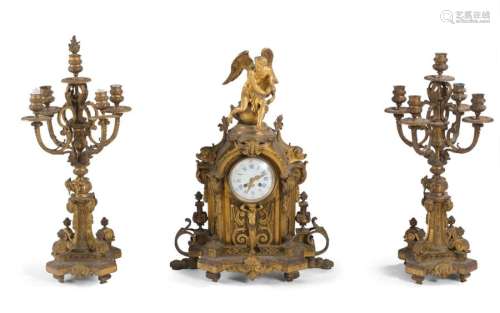 GARNITURE DE CHEMINEE IN GOLDEN BRONZE, the clock …
