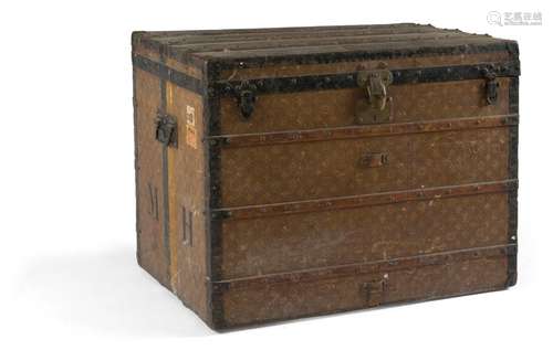 LOUIS VUITTON N° 142180 Car trunk in Monogram canv…