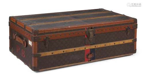 LOUIS VUITTON N° 799902 Flat trunk in Monogram can…