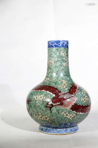 Chinese Qing Dynasty Kangxi Period Blue And White Dragon Pattern Porcelain Bottle