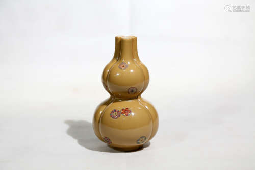 Chinese Qing Dynasty Daoguang Yellow Glazed Porcelain Bottle