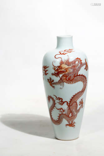 Chinese Mid Qing Dynasty Dragon Pattern Porcelain Plum Bottle