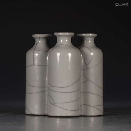 Chinese Ge Glaze Porcelain Bottle