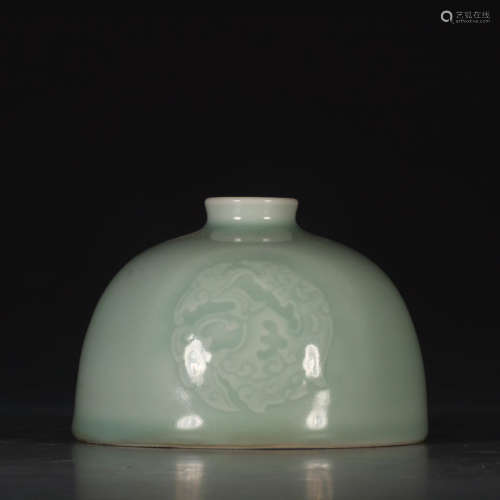 Chinese Qing Dynasty Kangxi Period Engraved Porcelain Vessel