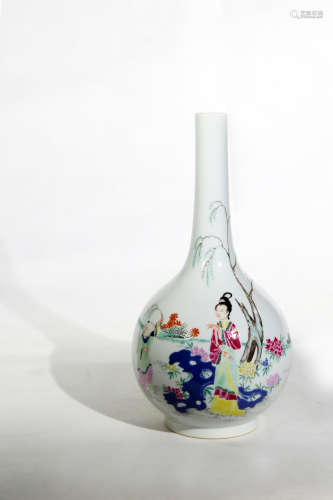 Chinese Qing Dynasty Yongzheng Period Porcelain Bottle