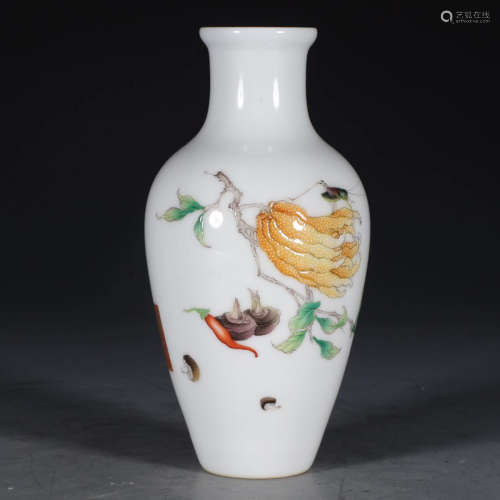 Chinese Yongzheng Period Enamel Porcelain Bottle