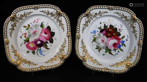 A pair of 18thC Chamberlain Worcester plates, each of shaped square form, with an outer geometric