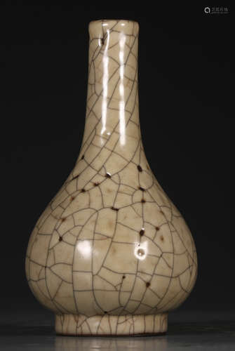 A GE YAO GLAZE VASE