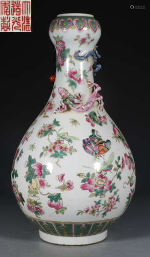 A FAMILLE ROSE GLAZE VASE WITH FLOWER PATTERN