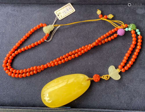 A BEESWAX WITH NANHONG AGATE NECKLACE