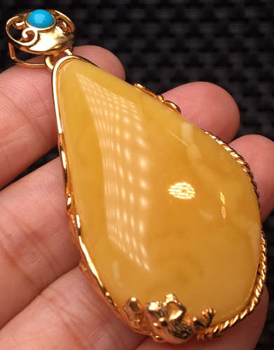 A 925 SILVER WITH BEESWAX PENDANT