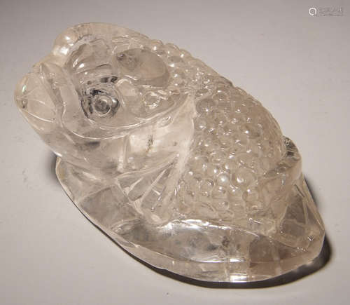 A CRYSTAL CARVED BEAST SHAPE PAPERWEIGHT