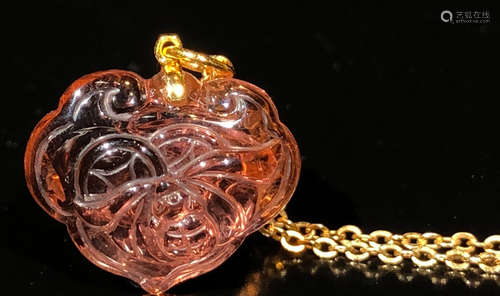 A 18K GOLD TOURMALINE CARVED PENDANT