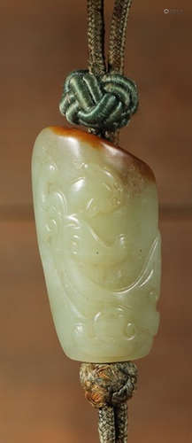 A HETIAN JADE CARVED DRAGON PATTERN PENDANT