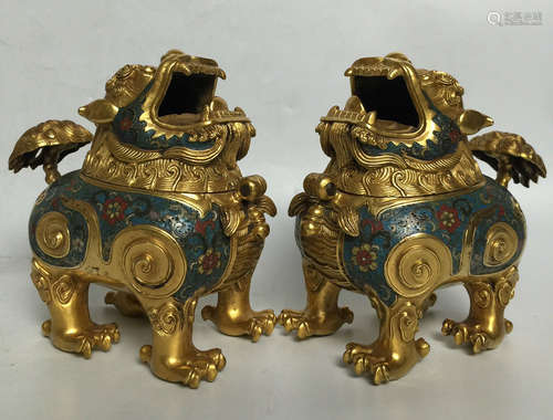 PAIR OF CLOISONNE WITH GILT BRONZE CASTED BEAST SHAPE PENDANT