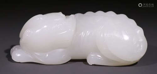 A HETIAN JADE CARVED BEAST PENDANT