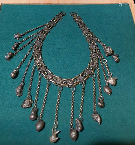 A SILVER NECKLACE