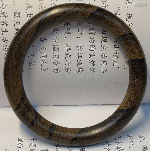 A CHENXIANG WOOD CARVED BRACELET