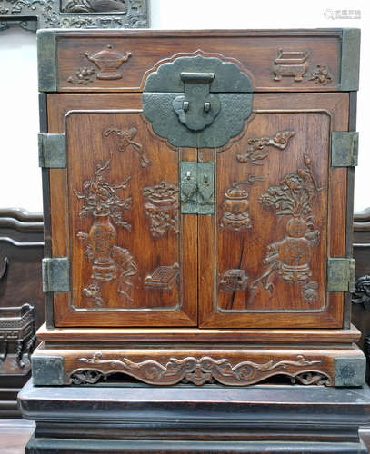 A HUANGHUALI WOOD CARVED BOX WITH BOGU PATTERN