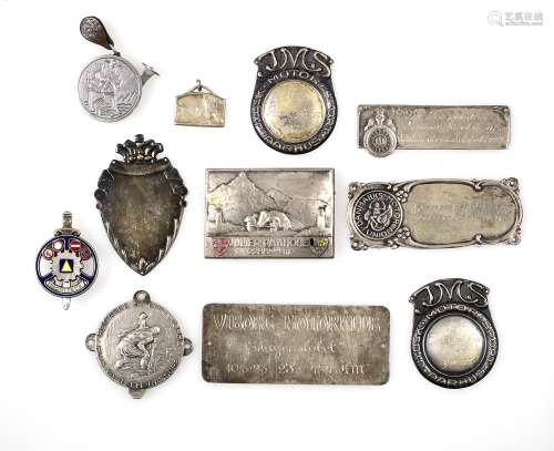 Eight assorted plaques, a lapel badge and two fobs, ((11))