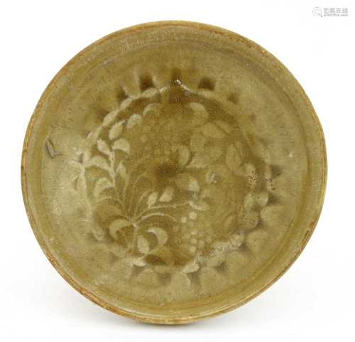 A Chinese Changsha ware saucer,