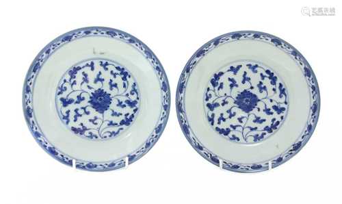 A pair of Chinese blue and white plates,