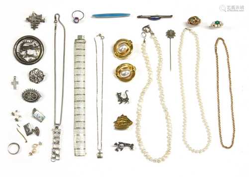 A quantity of jewellery,