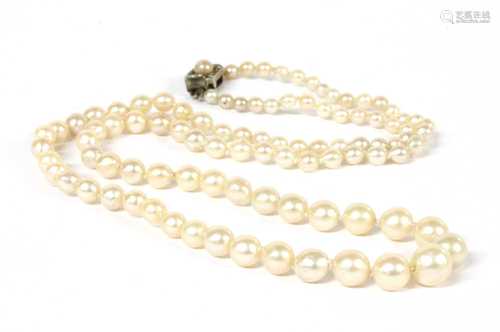 A single row graduated cultured pearl necklace,