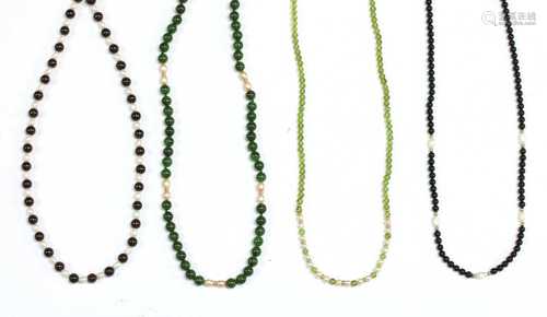 A gold nephrite jade and cultured freshwater pearl necklace,